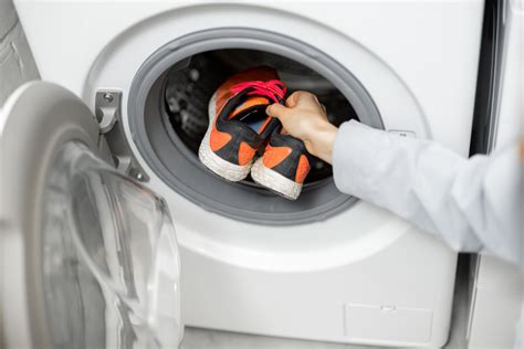 kunnen nike schoenen in de wasmachine|Sneakers in de wasmachines: do's en don'ts .